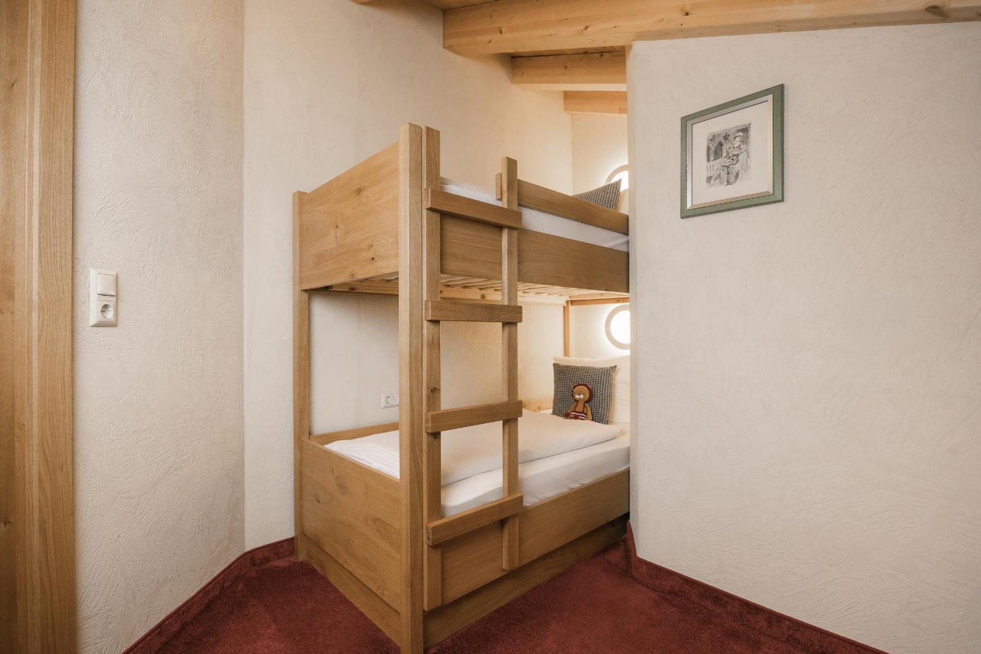 Neueroeffnung Miaflor Familien- & Aktivresort Ried im Oberinntal Room photo