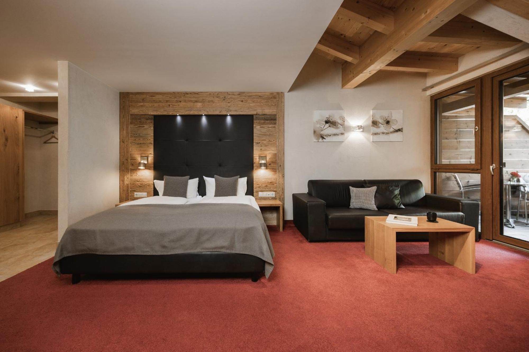 Neueroeffnung Miaflor Familien- & Aktivresort Ried im Oberinntal Room photo