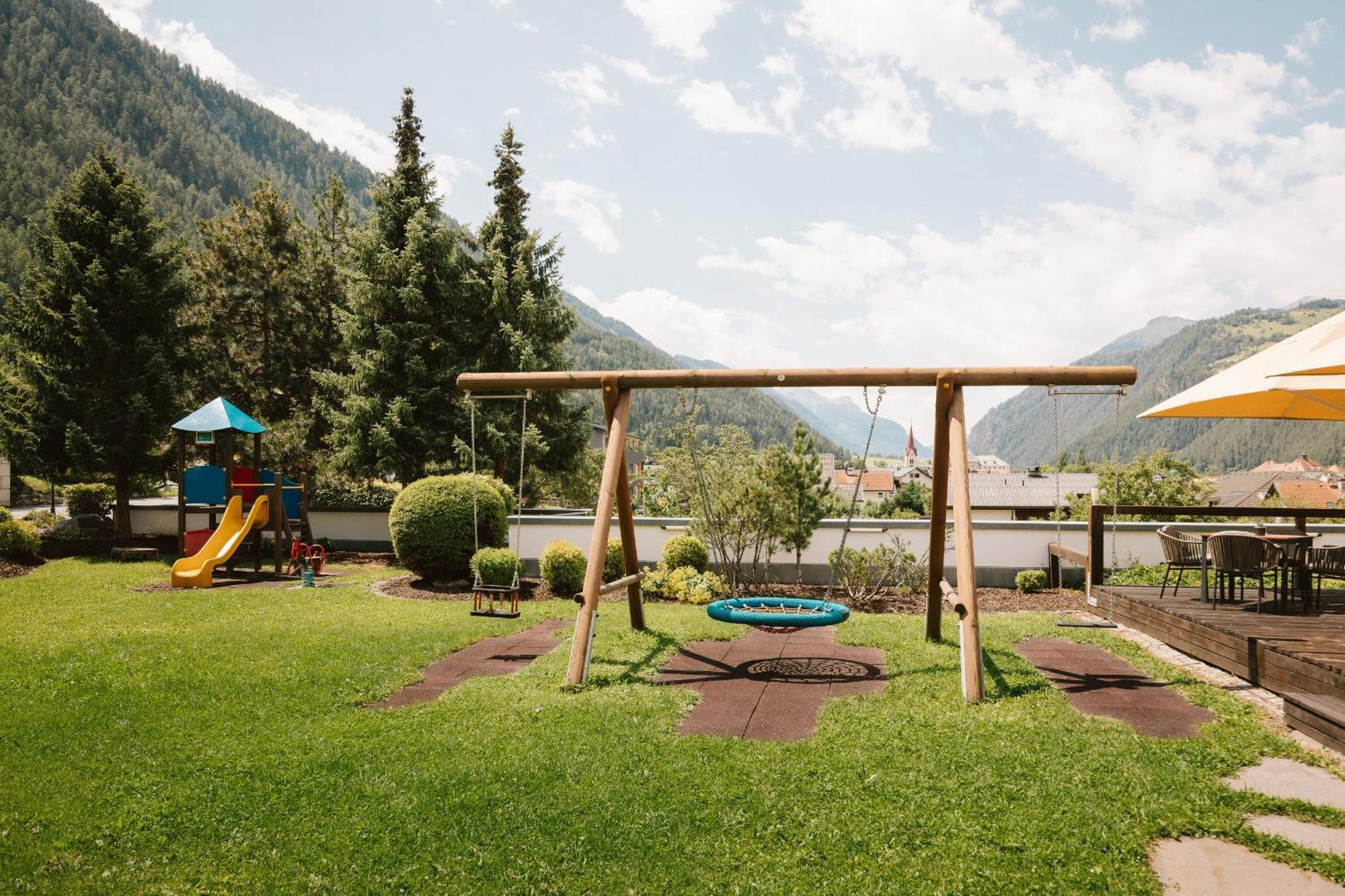 Neueroeffnung Miaflor Familien- & Aktivresort Ried im Oberinntal Exterior photo